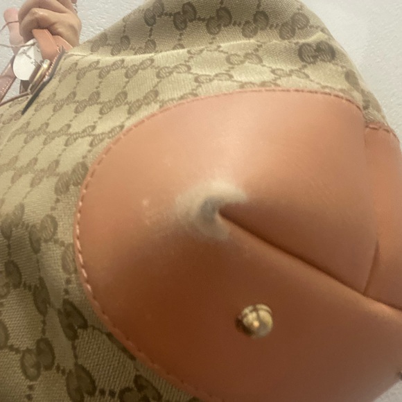 Gucci tote ❤️- signs of wear is visible on the straps and also on the 4 corners - Picture 3 of 17